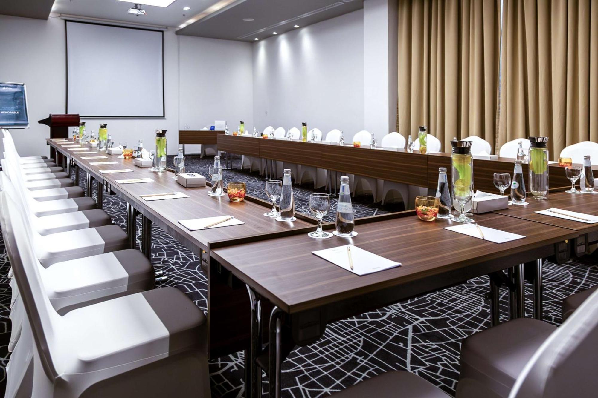 Radisson Hotel & Apartments Dammam Industrial City Ngoại thất bức ảnh