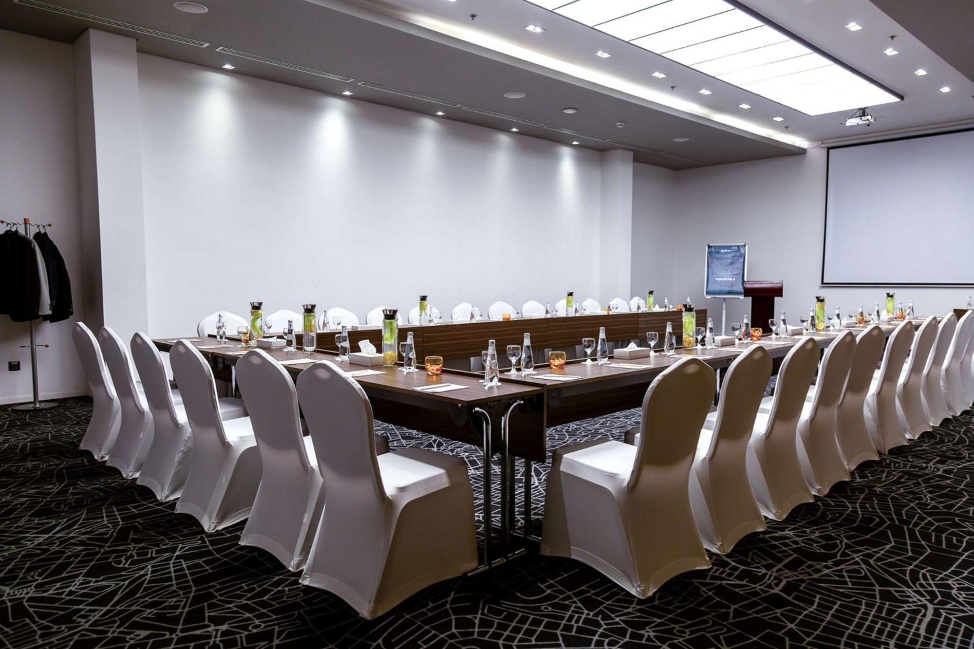 Radisson Hotel & Apartments Dammam Industrial City Ngoại thất bức ảnh